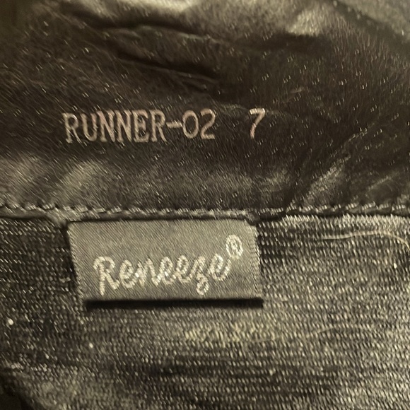 Reneeze black suede booties with fringe size 7 - Picture 5 of 5